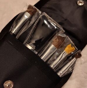 NWT!! 5pc Makeup Brush Set